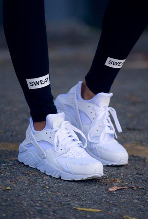 WHITE SNEAKERS WITH BLACK LEGGINGS