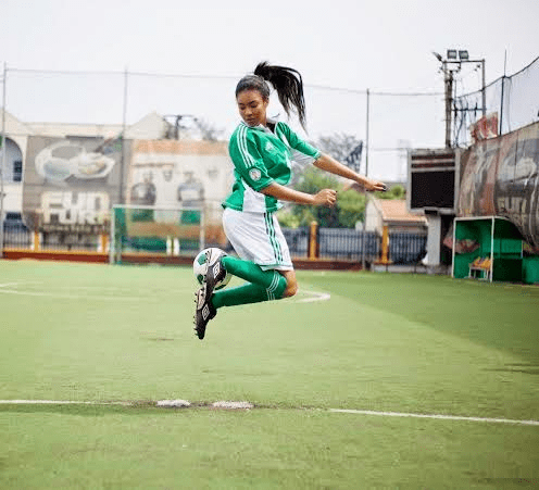 ANNA BANNER SHOWING SOCCER MOVES