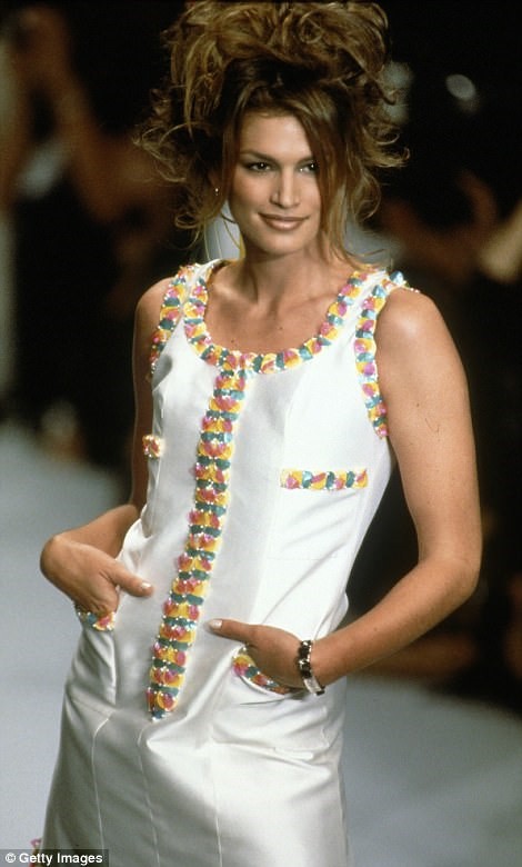 CINDY CRAWFORD WEARING CHANEL IN 1995