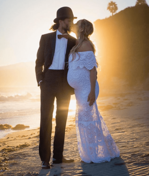 DIANA ROSS &amp; ROSS NAESS &amp;PREGNANT KIMBERLY RYAN, HIS WIFE IN A SUNSET PHOTO.jpg
