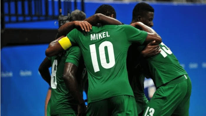 NIGERIAN EAGLES HUDDLED TOGETHER
