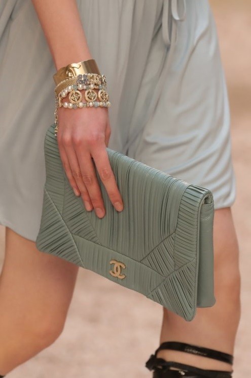 CHANEL 2018 RESORT CRUISE CLUTCH BAG IN LIGHT GREEN