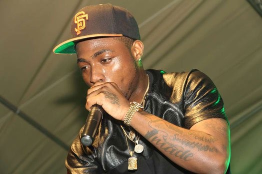 NIGERIAN MALE ARTISTS DAVIDO PERFORMING IN NAIROIpng
