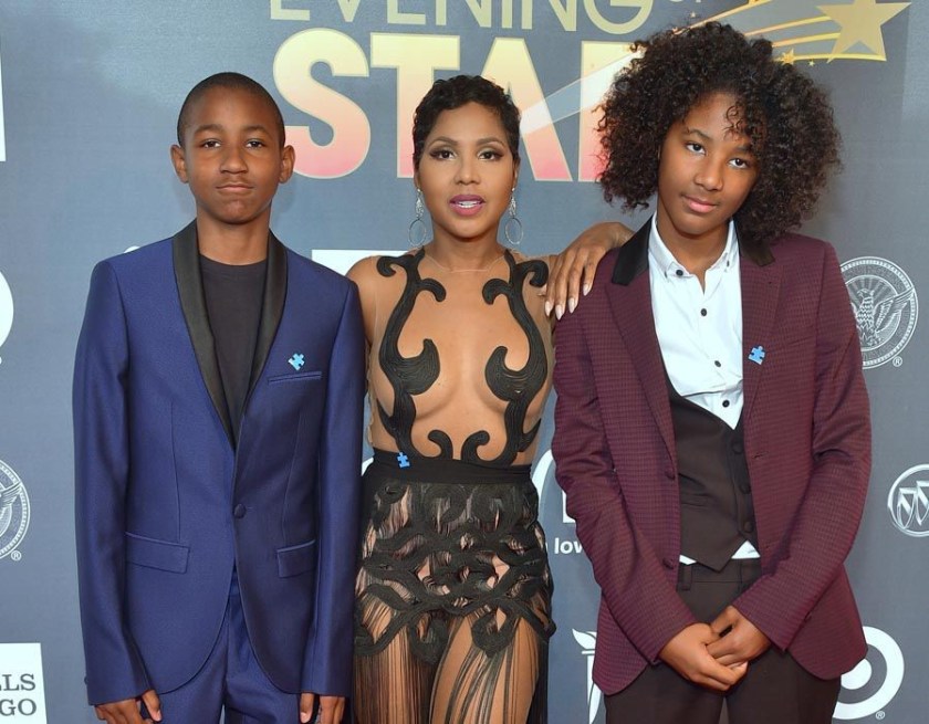 TONI BRAXTON AND HER SONS DENIM,15 AND DEIZEL 14 AT AN AWARD SHOW#2.jpg.png